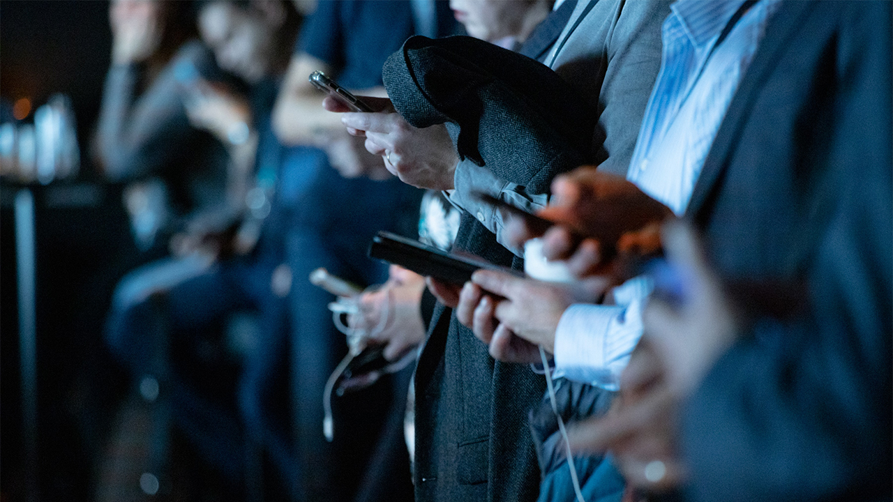 Report: Teens Who Spend More Time Reading Bible Have Better Screen-Time Discernment