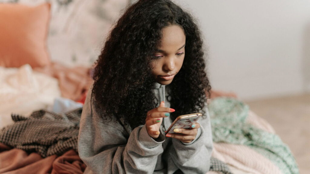 OMG! Experts Just Dropped a Phone BOMBSHELL for Kids (And What To Do If It’s Too Late!)
