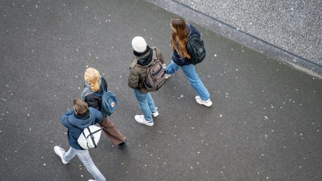 Wisdom Over Wires: The Counter-Cultural Christian 'NO' to Social Media Your Kids Will Thank You For.